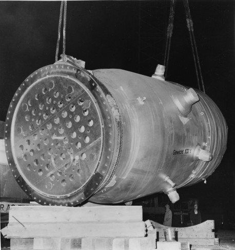 Reaktordruckbehälter des KKM vor dem Einbau (historische Aufnahme)