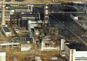 Zerstörter Block 4 vom Kernkraftwerk Tschernobyl. Der Unfall im Kernkraftwerk Tschernobyl beschleunigte die Verbesserung der Sicherheitsvorsorge in der Schweiz (Quelle: http://chnpp.gov.ua).