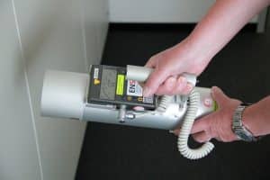 outil de mesure de rayonnements qui mesure les impulsions survenant dans un tube compteur et affiche le nombre d’impulsions par seconde.