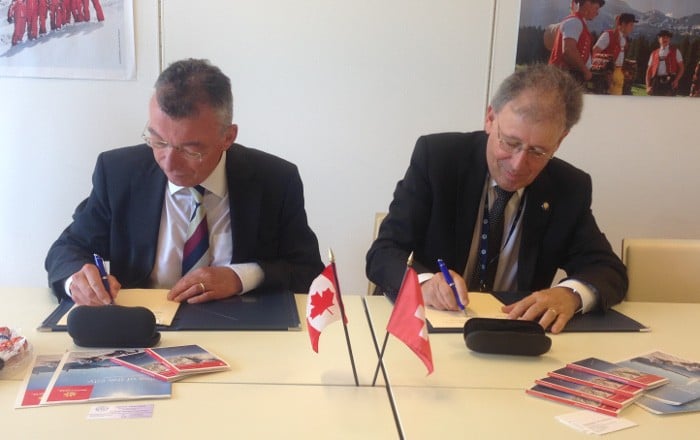 The signing of the agreement by CNSC President Michael Binder (right) and ENSI Director Hans Wanner has taken the Swiss nuclear supervisory authority one step further in fully implementing its strategy for international collaboration.