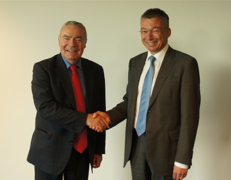 André-Claude Lacoste, président de l'ASN (France), et Hans Wanner, directeur de l'IFSN (Suisse)).