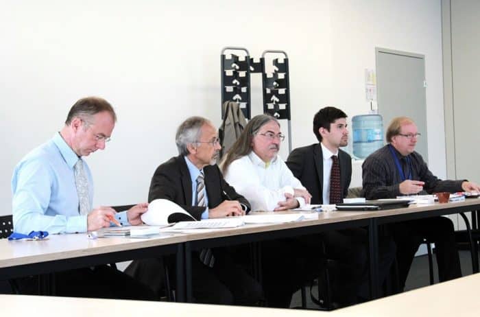 Les membres du groupe d’experts : Oliver Sträter, Ulrich Schmocker, Michael Sailer, Florien Kraft und Lasse Reiman (de gauche à droite). An Wertelaers a été designée comme membre supplémentaire. 