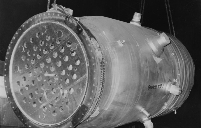 Reaktordruckbehälter des KKM vor dem Einbau (historische Aufnahme)