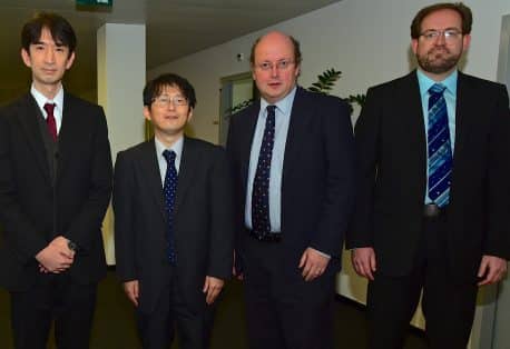 Takahiro Yoshida et Keita Yamamoto du centre RWMC ainsi que Felix Altorfer et Reiner Mailänder de l'IFSN (de gauche à droite)