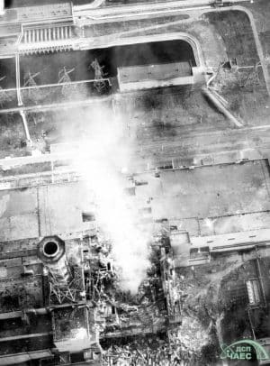 Après l'accident, une intense production de vapeur est survenue dans la tranche 4 de la centrale nucléaire de Tchernobyl (source : http://chnpp.gov.ua)